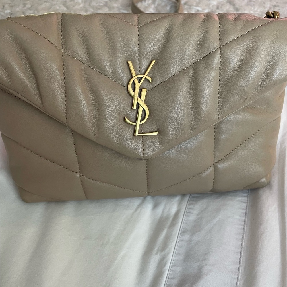 • Saint Laurent "LouLou" crossbody bag 
with 22.4" drop.
6.1"H x 9"W x3.3 d - Picture 4 of 7
